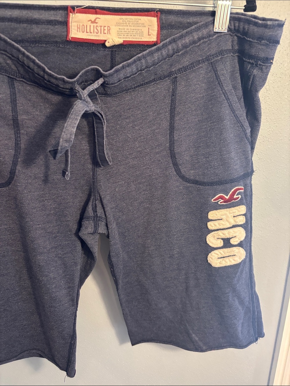 Vintage Y2K Hollister Mens Navy Drawstring Sweat Shorts with Embroidered Logo LG